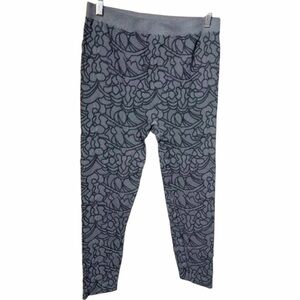 Lane Bryant Intricate Gray & Black lace-like pattern over a Gray  Size Large